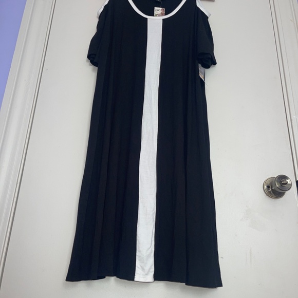 NWT Karen Kane Black and White Short Cut Out Sleeve Midi Loose Fit Flowing Dress - Picture 5 of 7